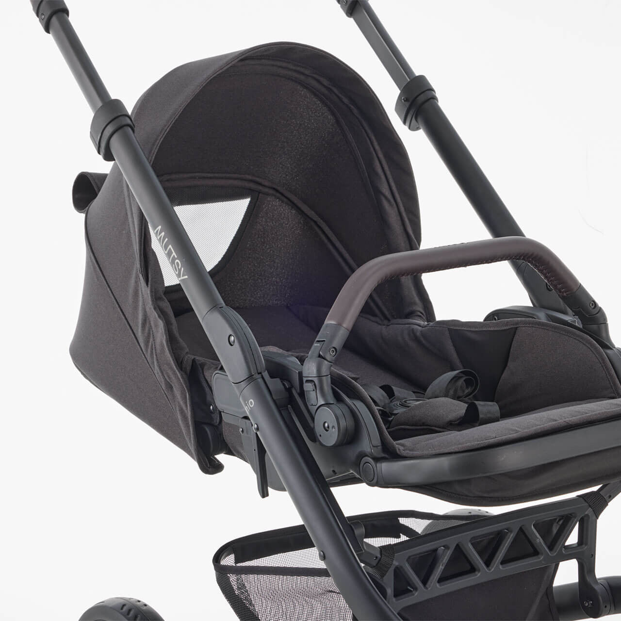 Mutsy Nio Bundle Shade 7 Aton B2 and Base, Stroller frame,seat,carrycot, car seat adaptors